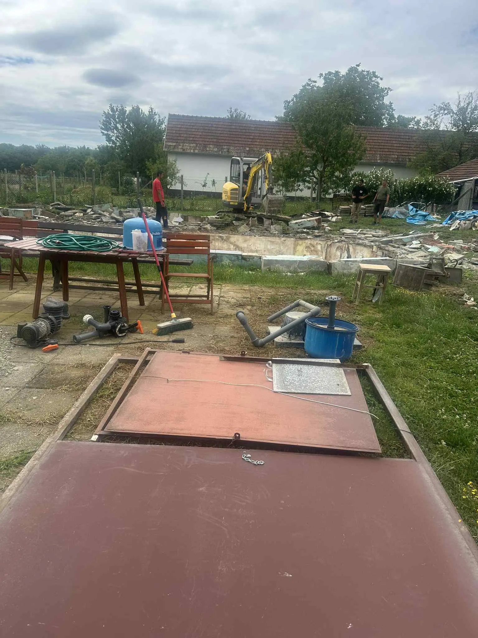 Épületek és egyéb létesítmények bontása 17